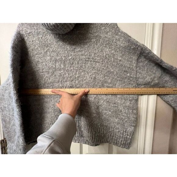 NWOT Show Me Your Mumu Wool Blend Oversized Fatima Turtleneck Fuzzy Vail Sweater - Picture 8 of 10